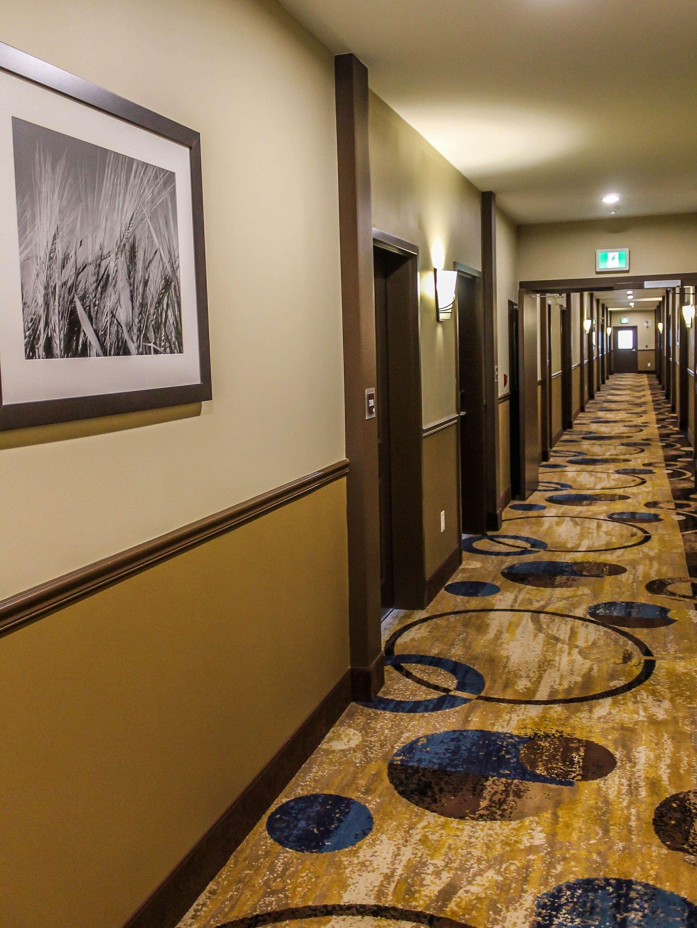 Best Western Plus Moosomin Hotel Exterior photo
