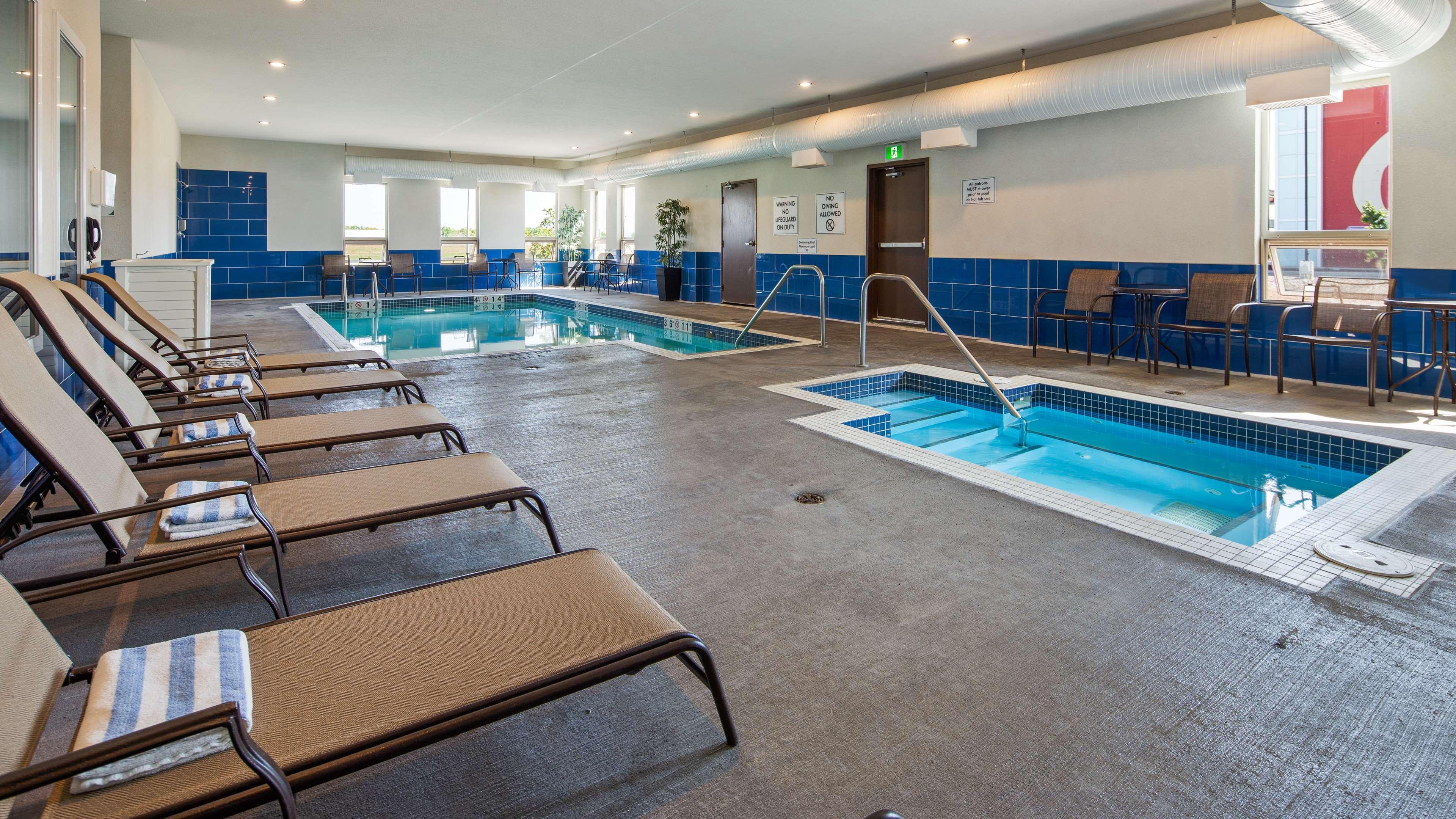 Best Western Plus Moosomin Hotel Exterior photo