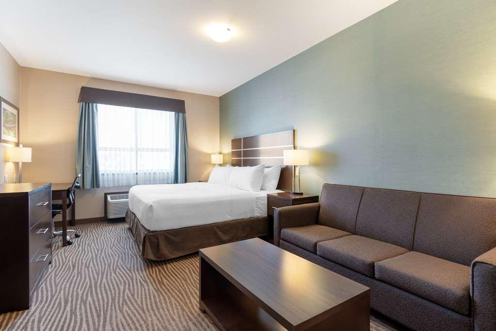 Best Western Plus Moosomin Hotel Room photo