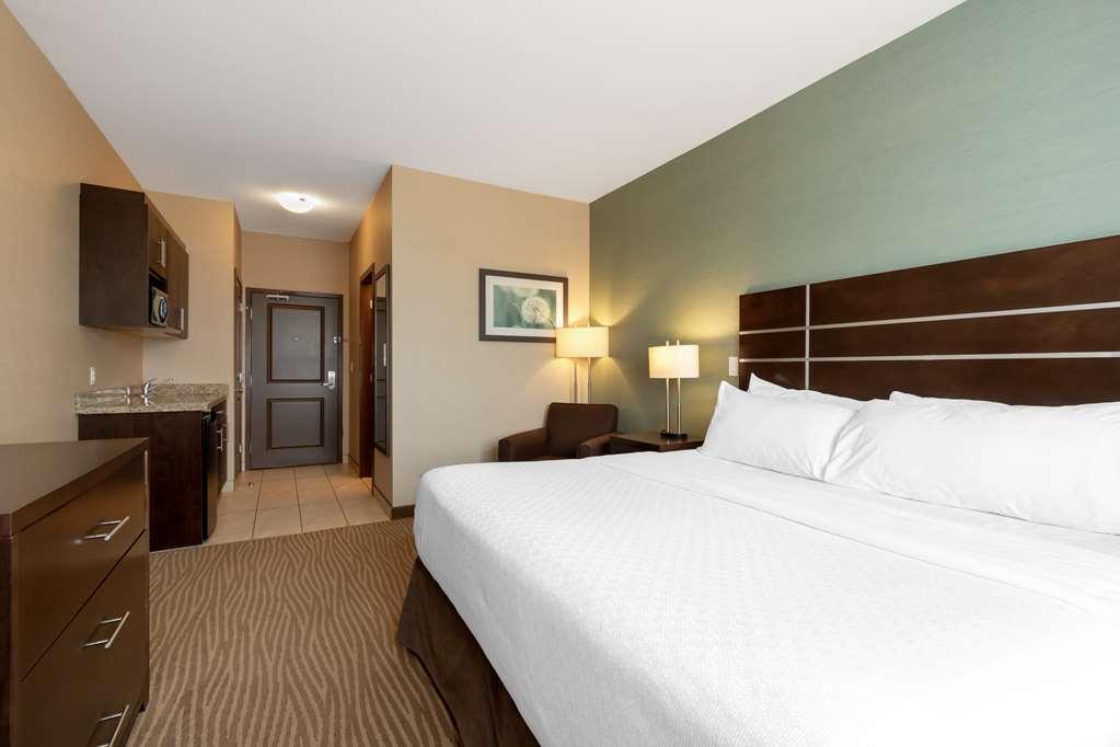 Best Western Plus Moosomin Hotel Room photo