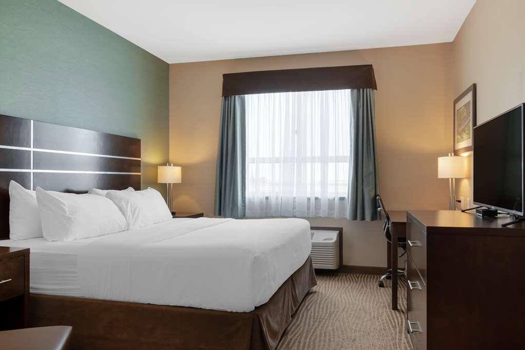 Best Western Plus Moosomin Hotel Room photo