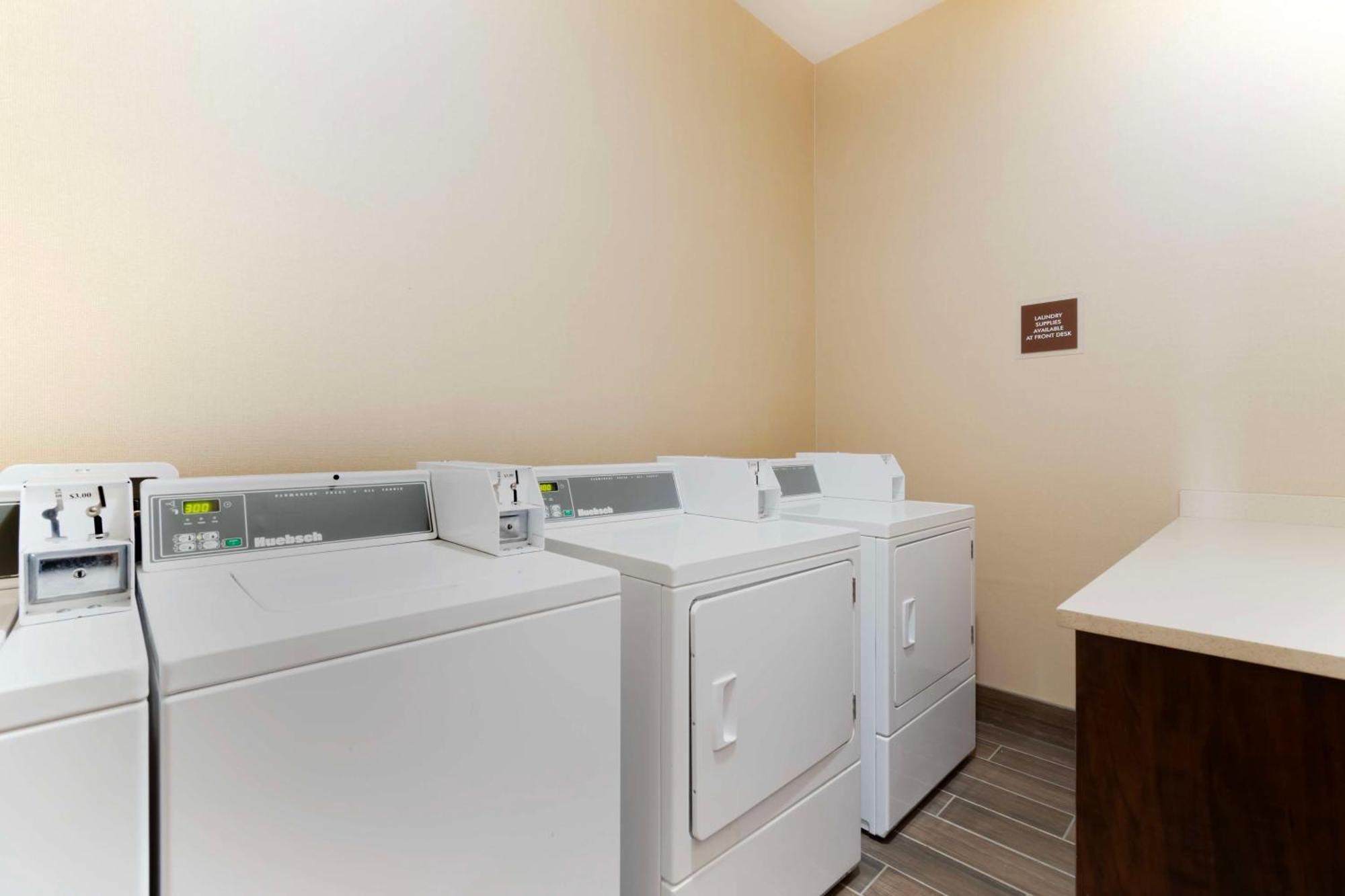 Best Western Plus Moosomin Hotel Exterior photo