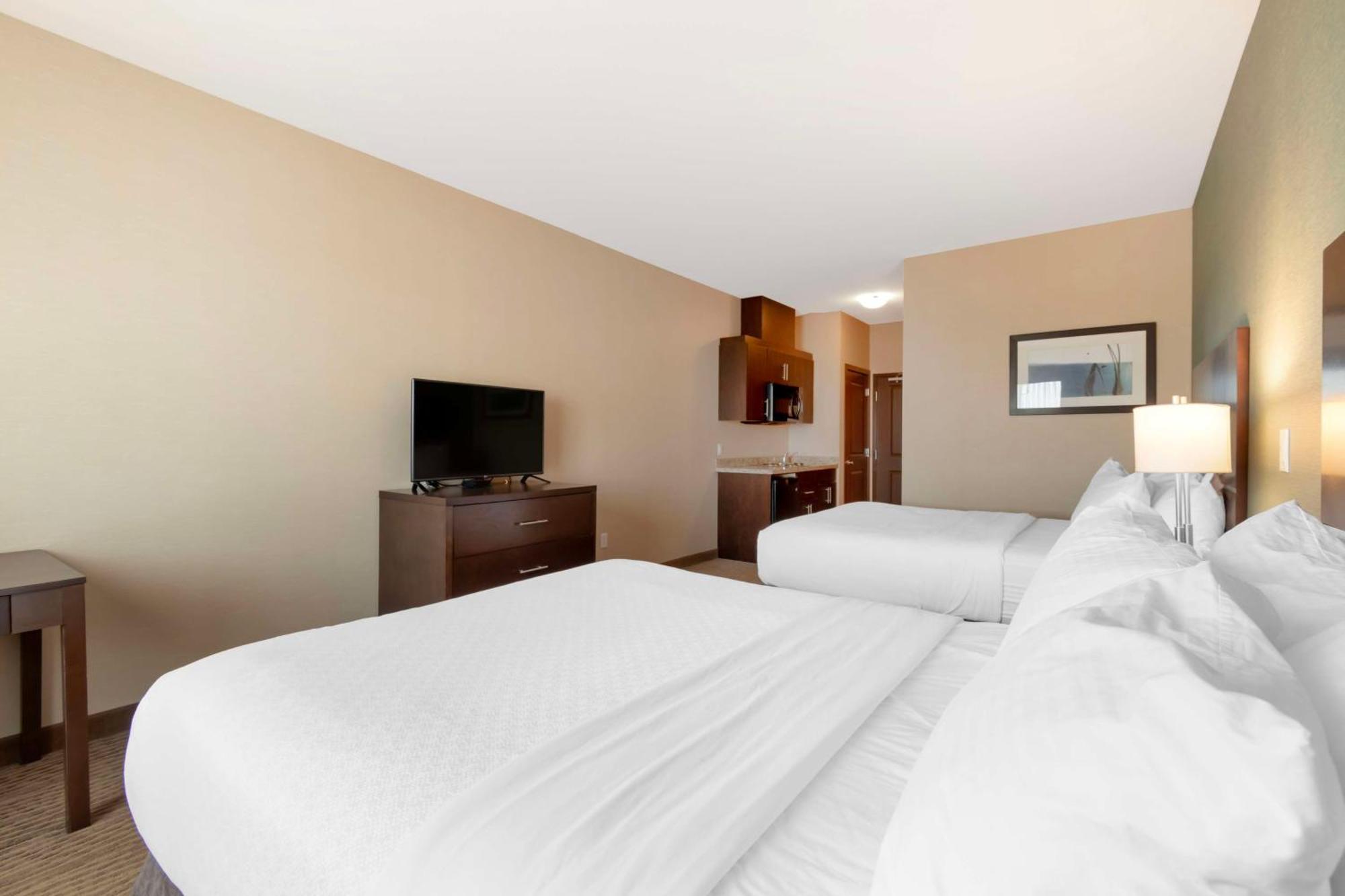 Best Western Plus Moosomin Hotel Exterior photo