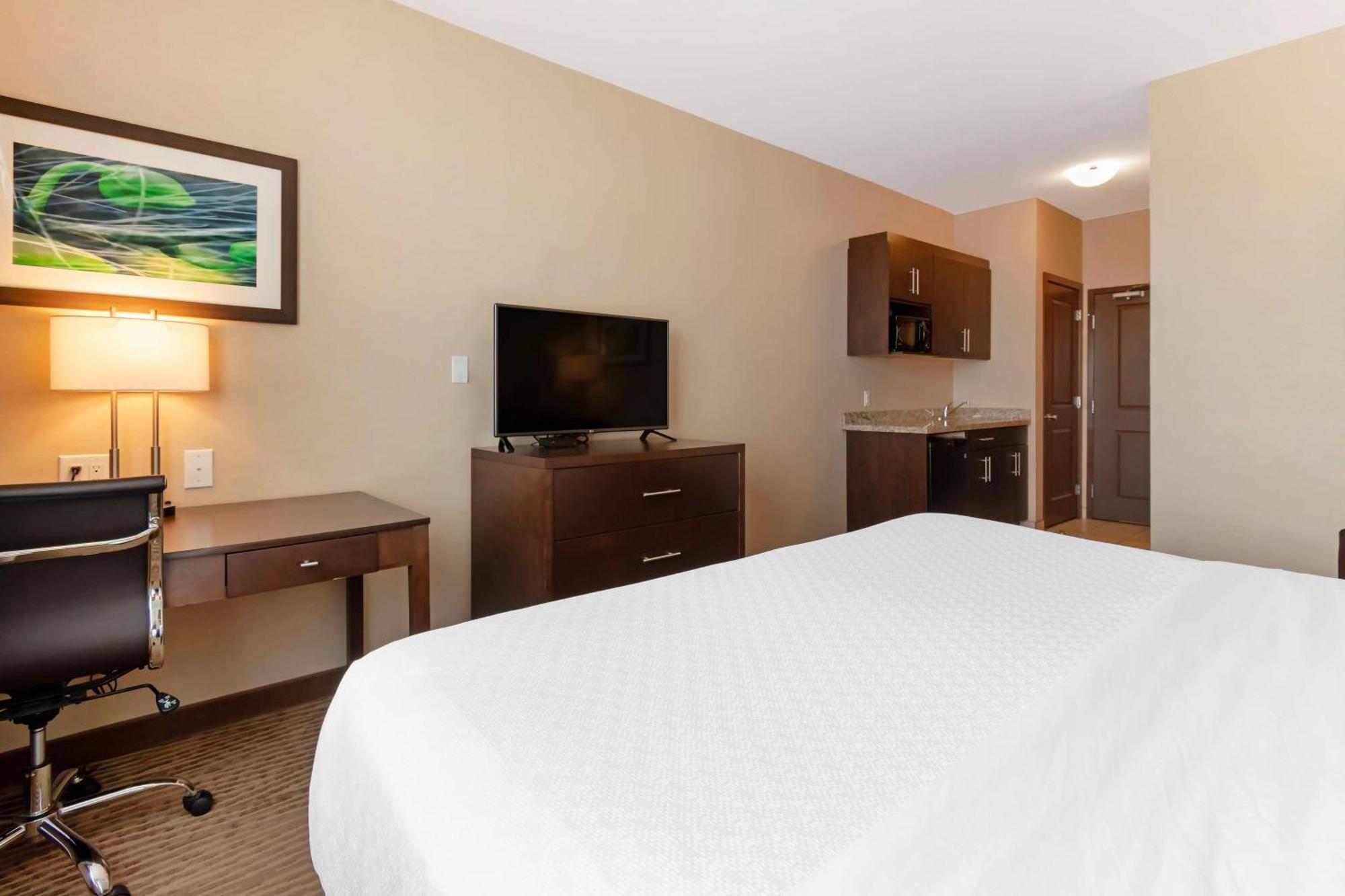 Best Western Plus Moosomin Hotel Exterior photo