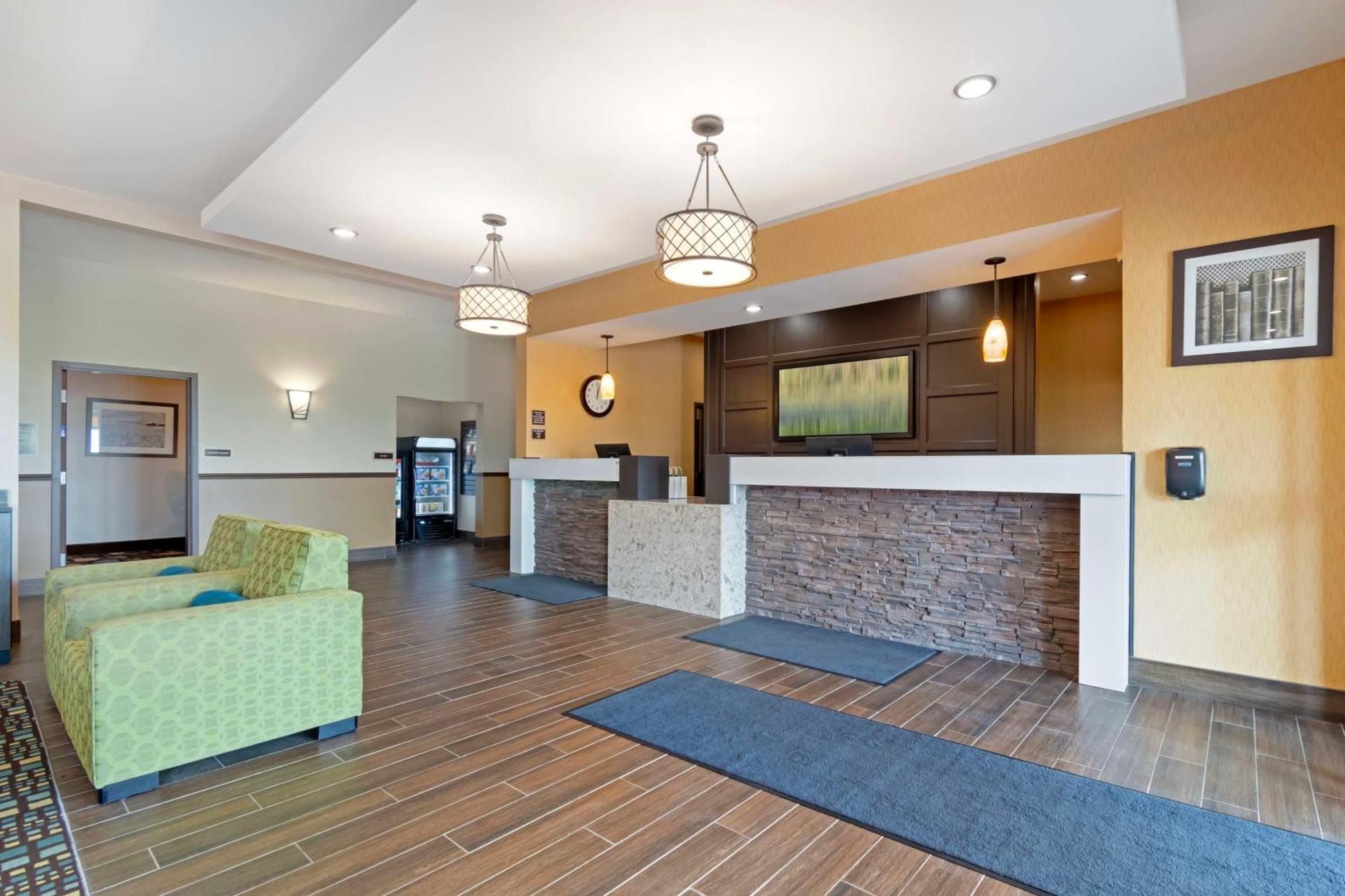 Best Western Plus Moosomin Hotel Exterior photo