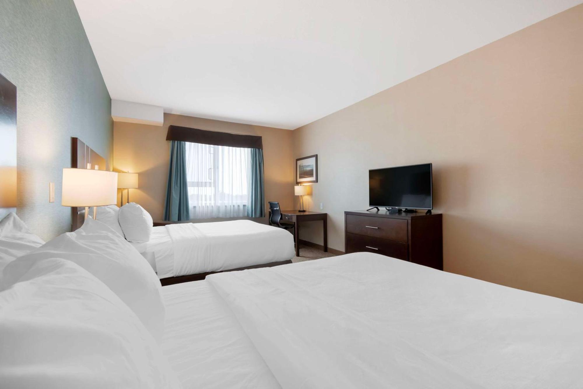 Best Western Plus Moosomin Hotel Exterior photo