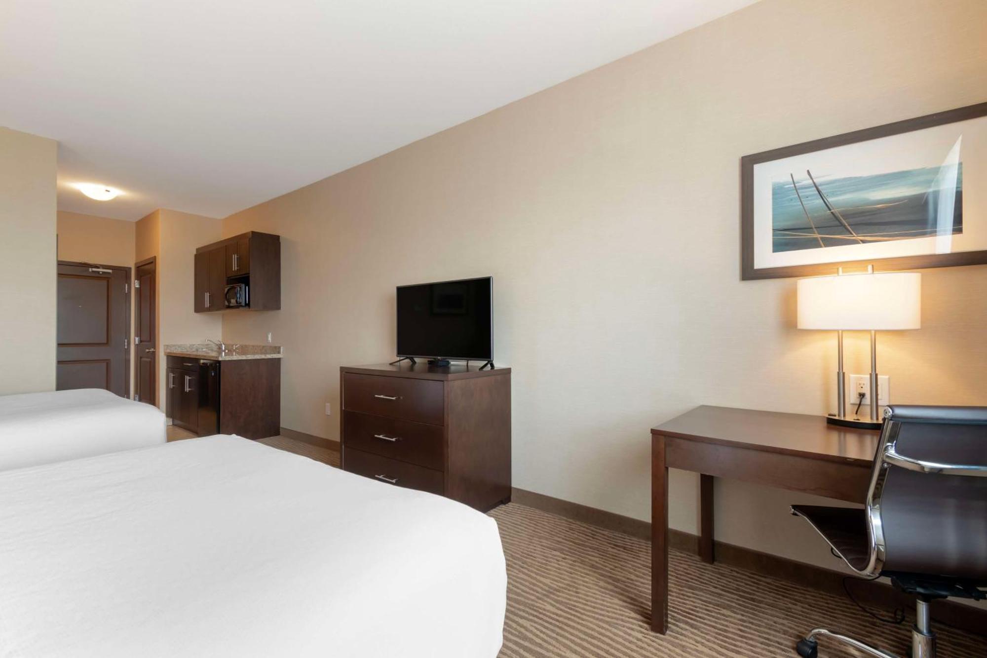 Best Western Plus Moosomin Hotel Exterior photo