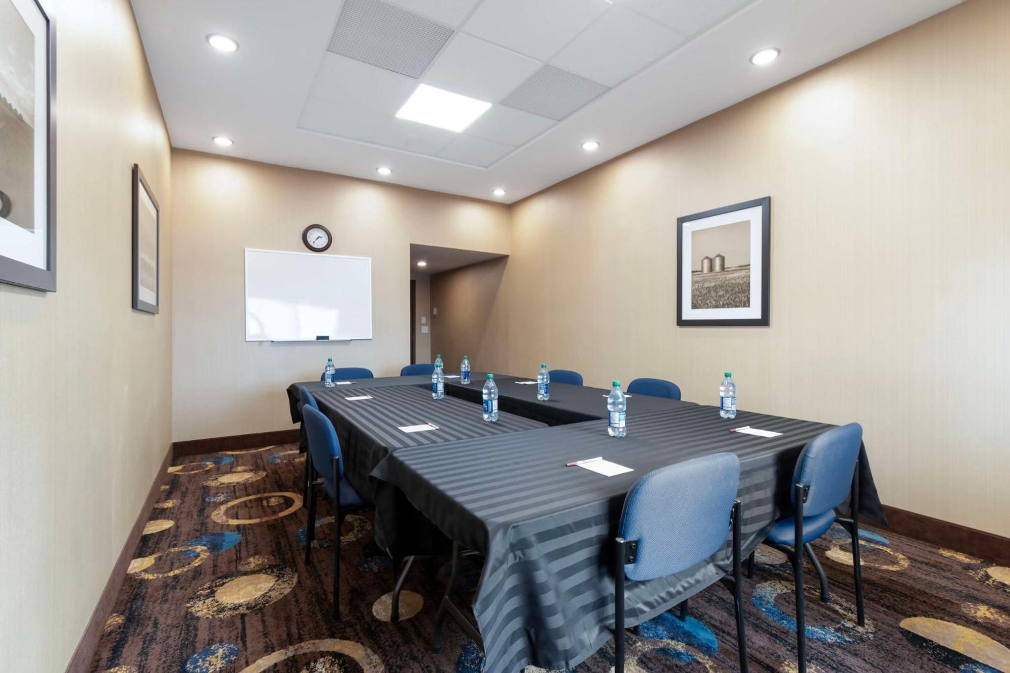 Best Western Plus Moosomin Hotel Exterior photo