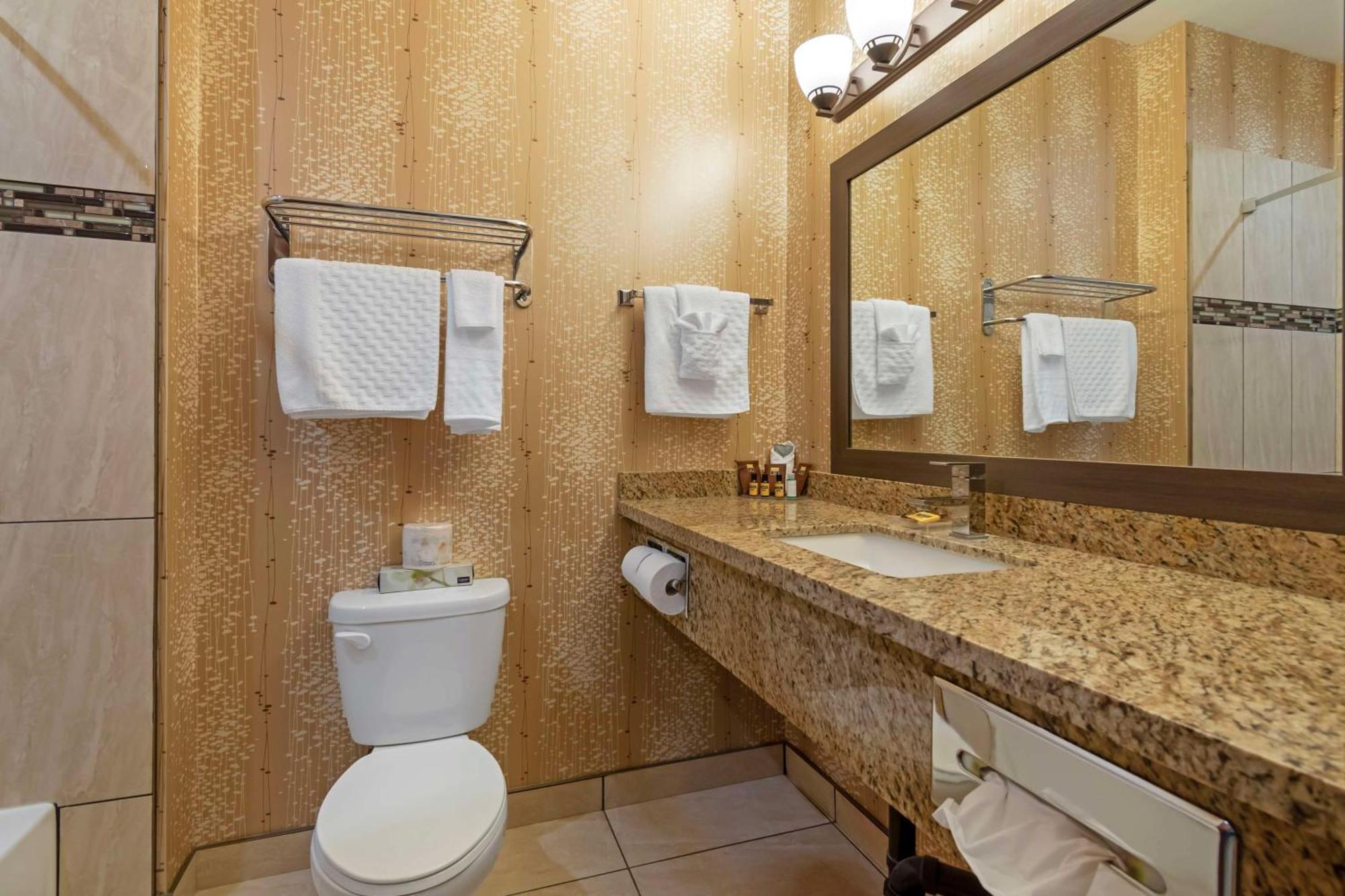 Best Western Plus Moosomin Hotel Exterior photo