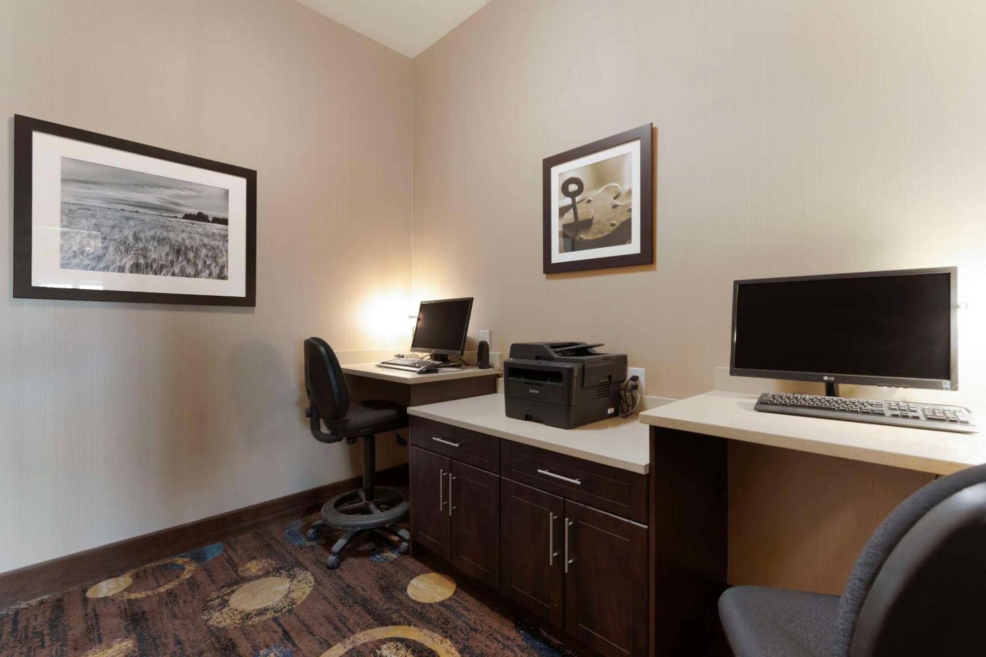 Best Western Plus Moosomin Hotel Exterior photo