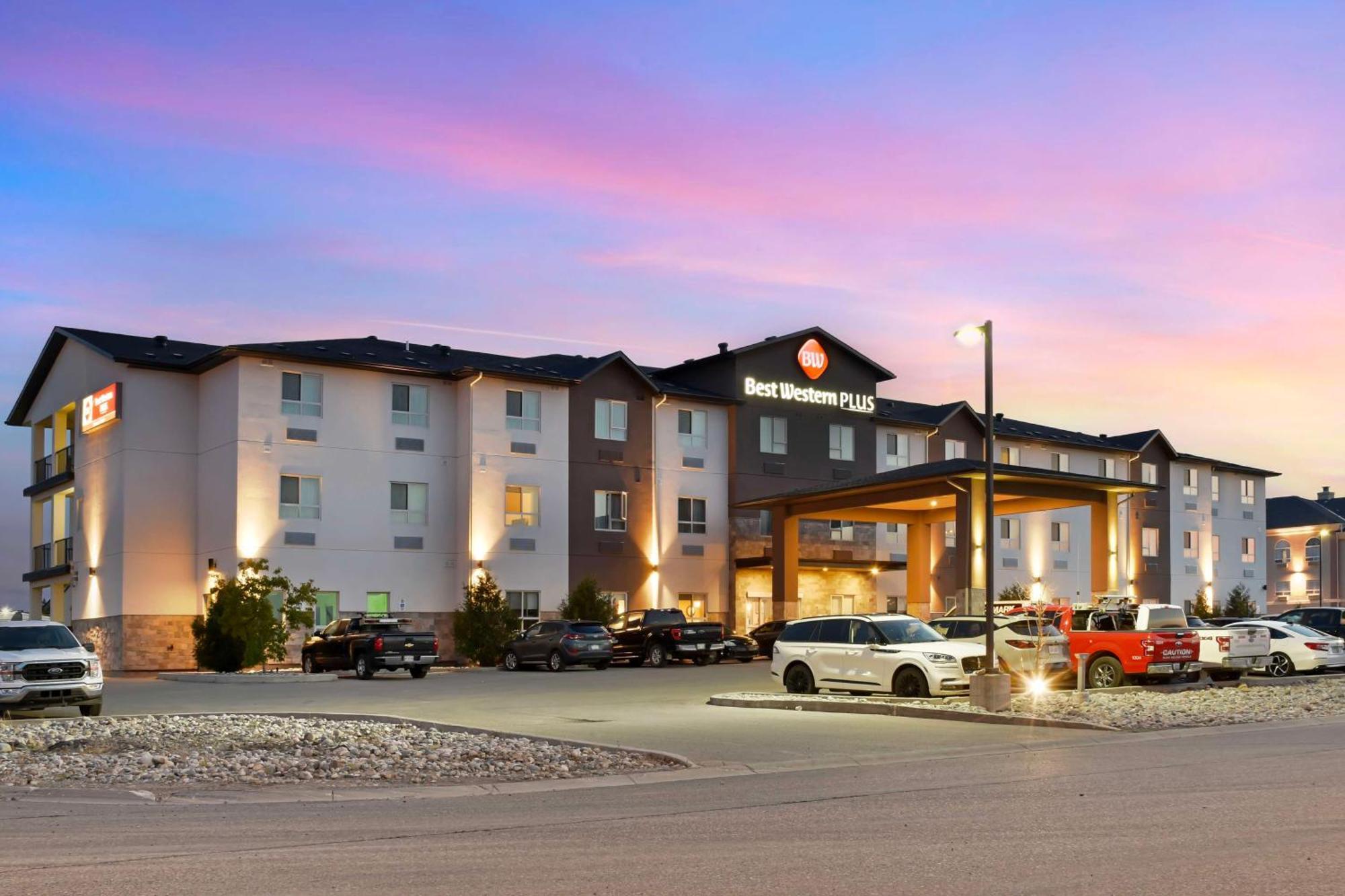 Best Western Plus Moosomin Hotel Exterior photo