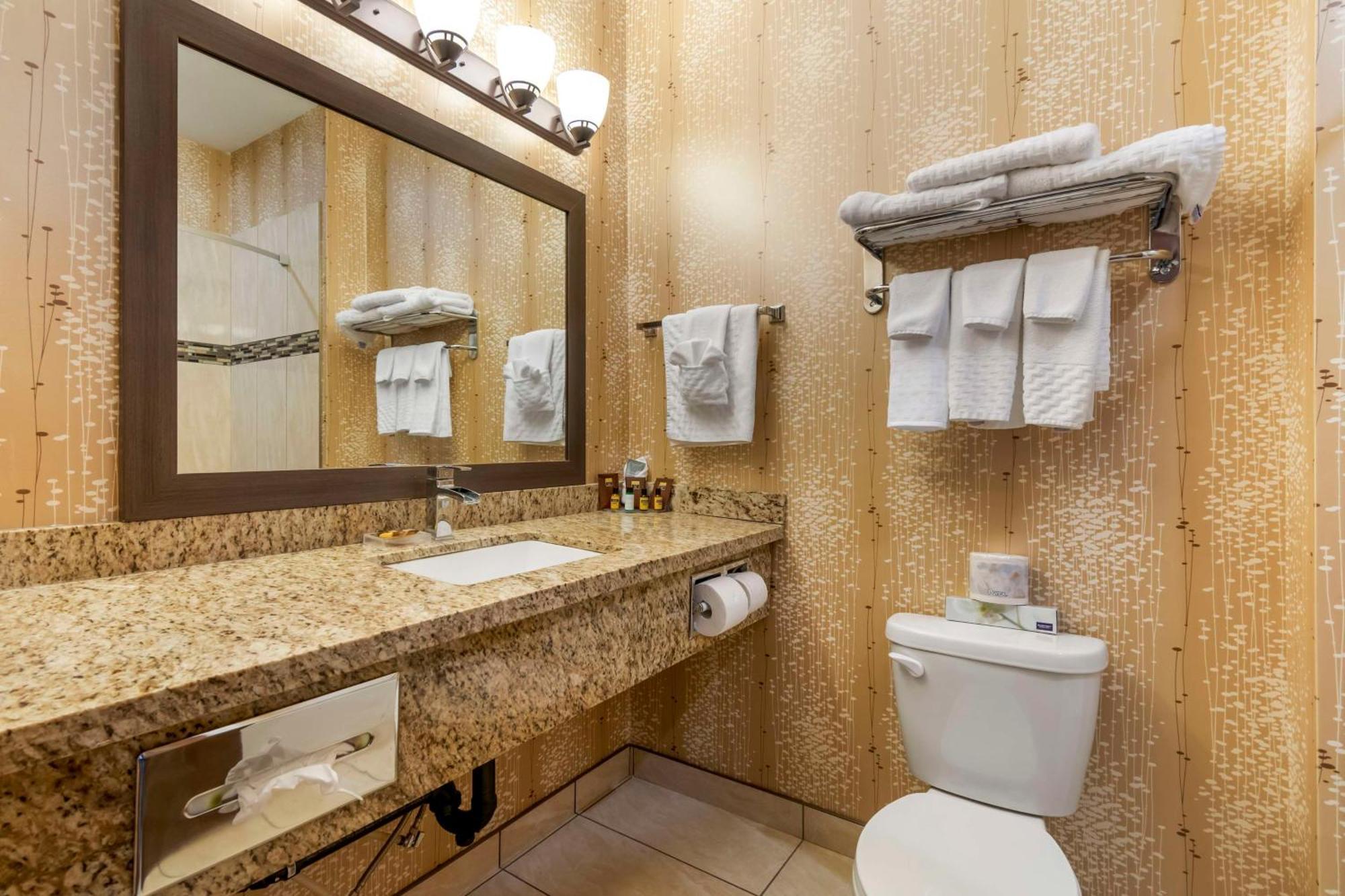 Best Western Plus Moosomin Hotel Exterior photo