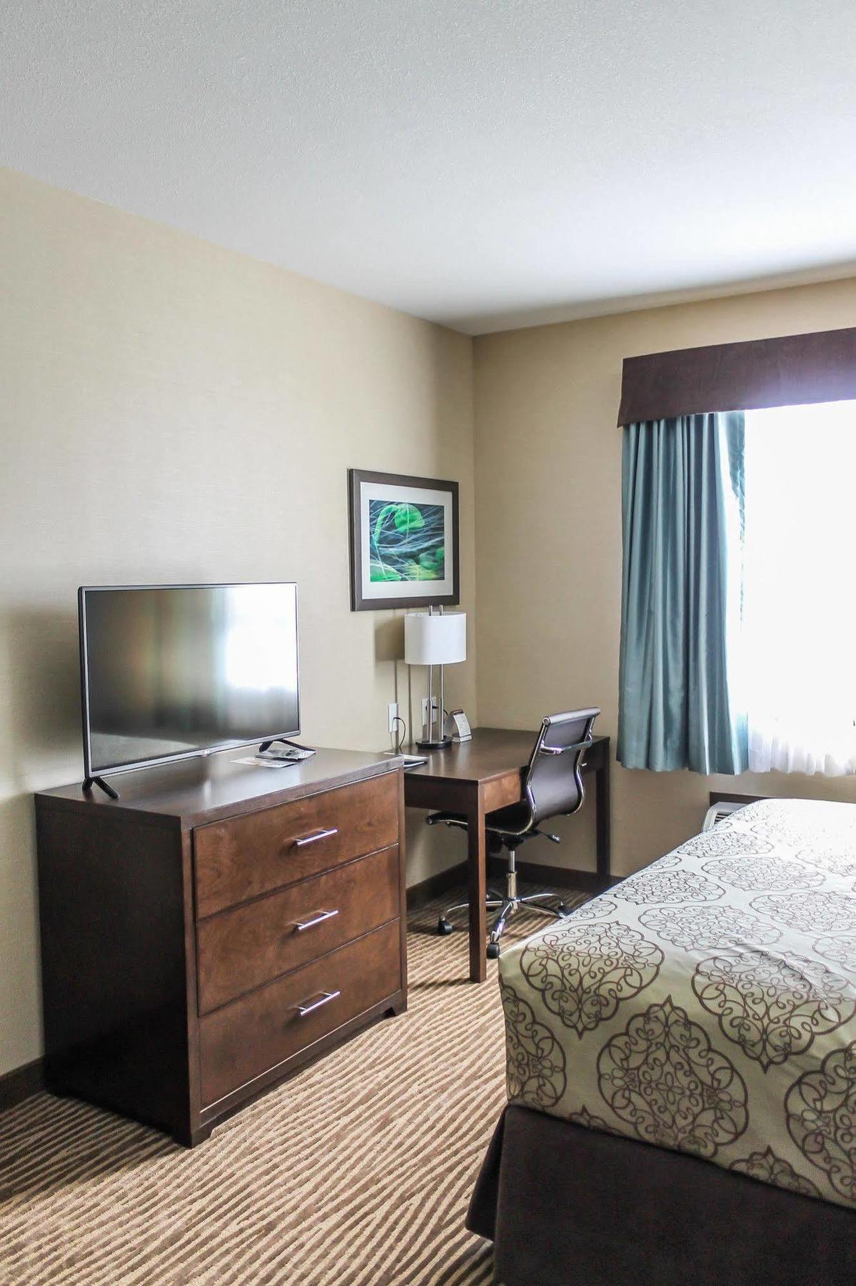 Best Western Plus Moosomin Hotel Exterior photo