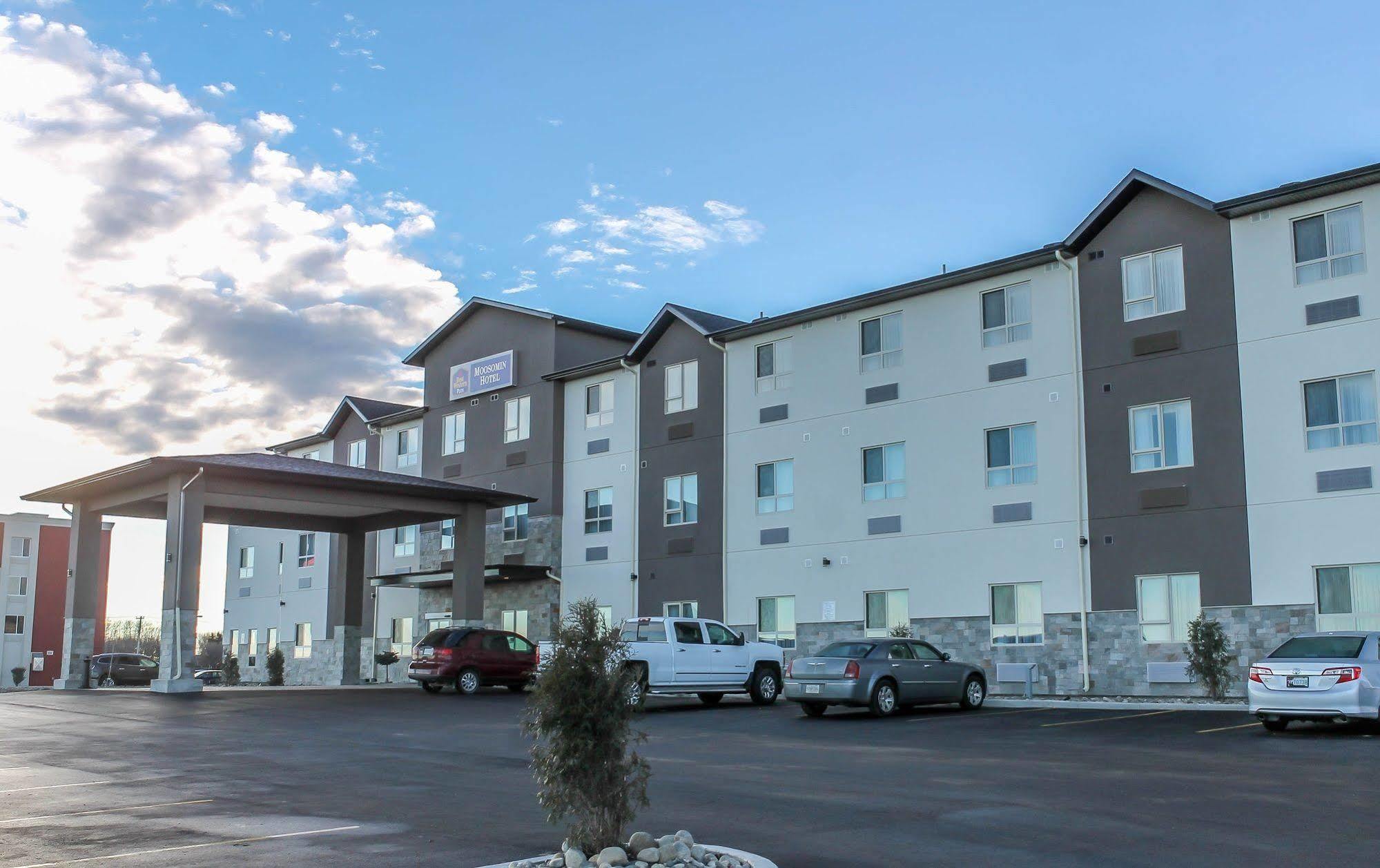 Best Western Plus Moosomin Hotel Exterior photo