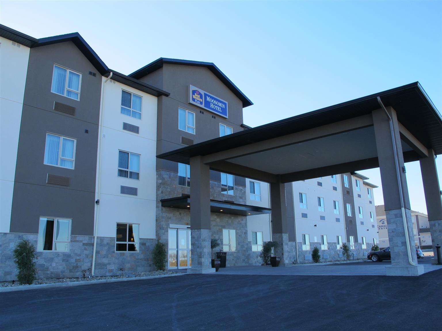 Best Western Plus Moosomin Hotel Exterior photo