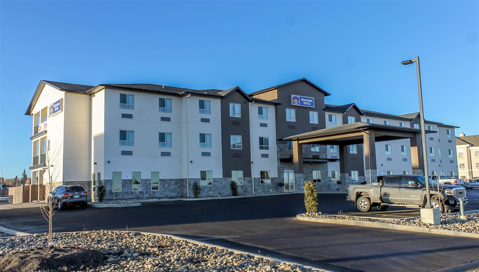 Best Western Plus Moosomin Hotel Exterior photo